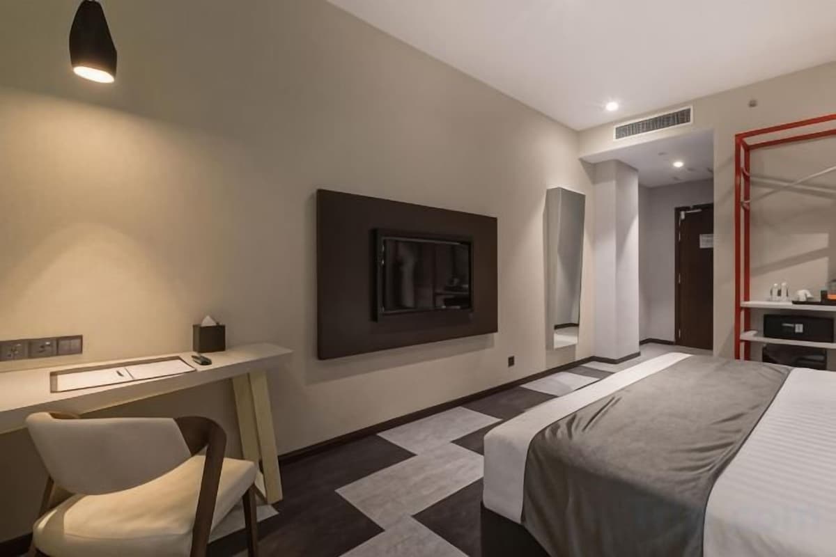 Minibar (free items), in-room safe, desk