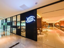 2 restaurants, breakfast, lunch, dinner served; international cuisine