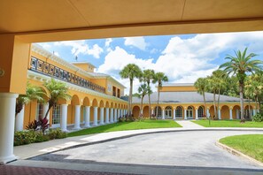 Khuôn viên nơi lưu trú