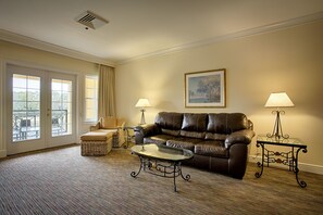 Deluxe Suite, 2 Queen Beds | Living area | Flat-screen TV - Tampa Palms Country Club (Tampa)