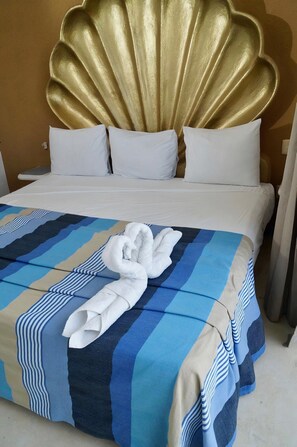 Standard Room, 1 Queen Bed
