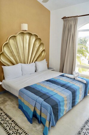 In-room safe, iron/ironing board, free WiFi - Hotel Bahía Huatulco (Santa María Huatulco)