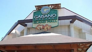 El letrero del centro comercial Gaisano Mactan Island Mall.
