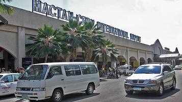 A building with a sign reading "MACTAN INTERNATIONAL HOSPITAL".