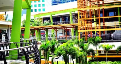 Food District Hostel Cebu Central