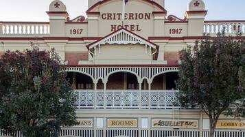 Mặt tiền nơi lưu trú