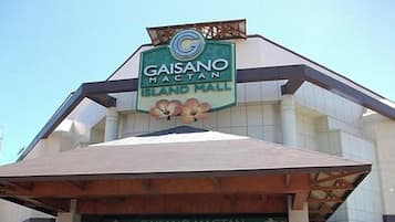 Señal para el centro comercial Gaisano Mactan Island Mall.