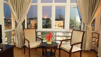 Deluxe Room | Living area | TV