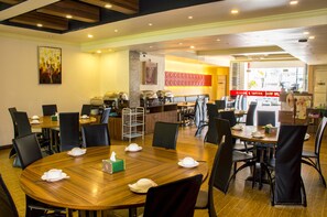 Breakfast, lunch, dinner served; international cuisine  - Green Leaf Hotel (Yangon)