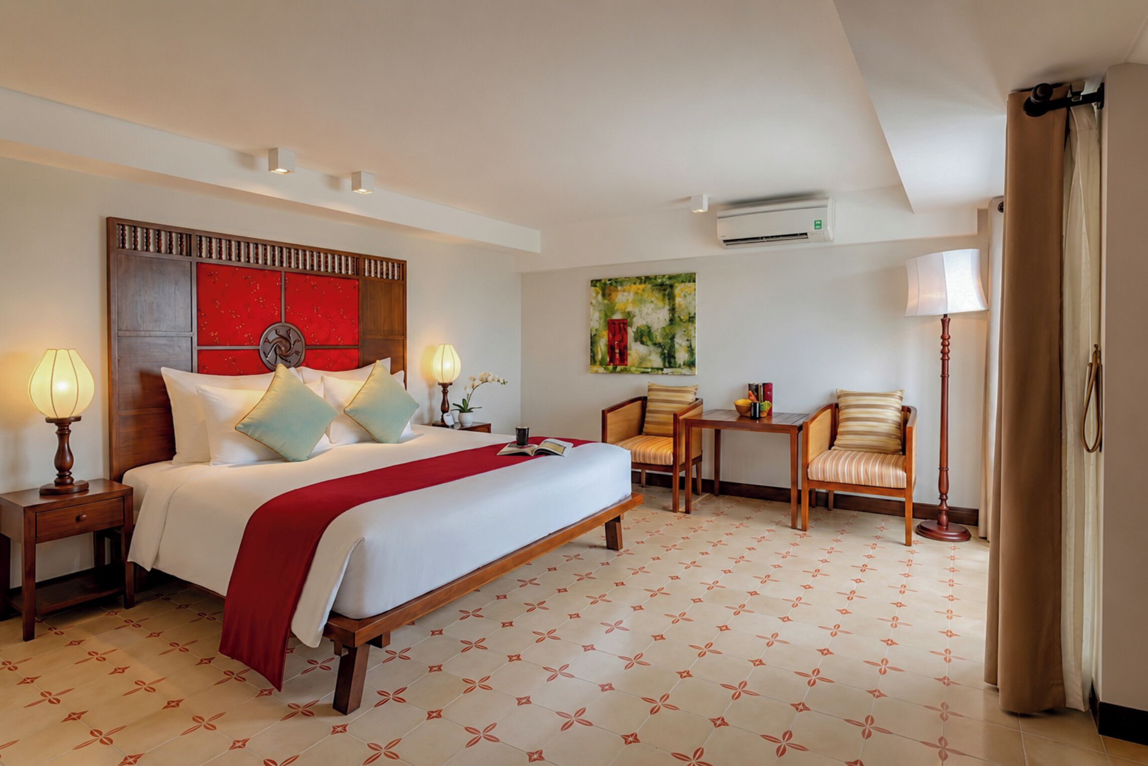 Deluxe Double Room, River View | Minibar, in-room safe, desk, blackout drapes