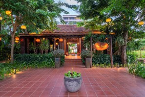 2 restaurants; breakfast, lunch, and dinner served - RiverTown Hoi An Resort & Spa (Da Nang)