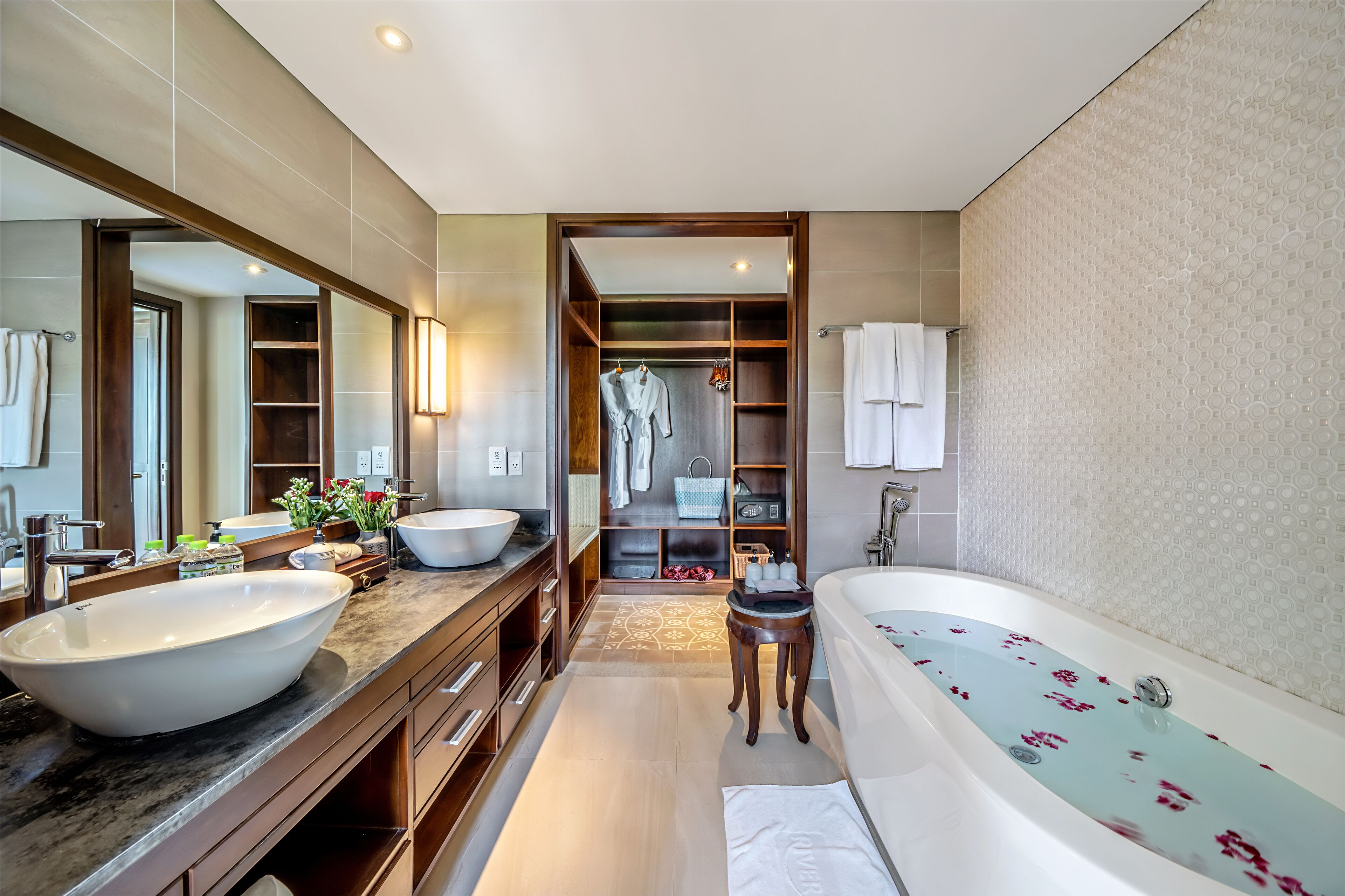 family suite, river view | bathroom | combined shower/bathtub, rainfall showerhead, designer toiletries