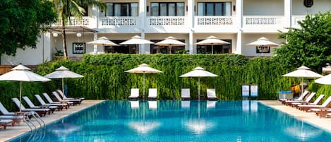 2 outdoor pools, pool umbrellas, pool loungers