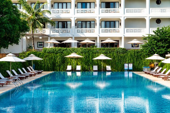 2 outdoor pools, pool umbrellas, sun loungers