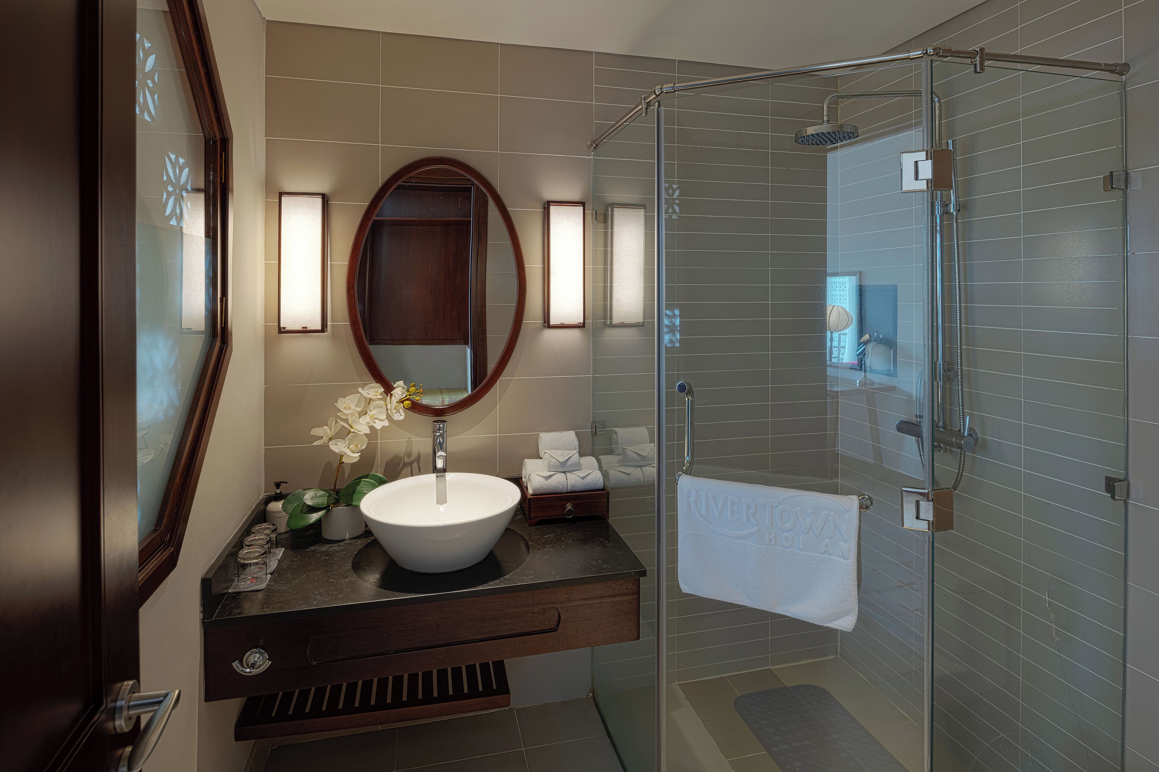 combined shower/bathtub, rainfall showerhead, designer toiletries