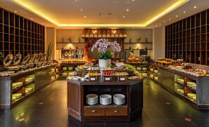Free daily buffet breakfast - RiverTown Hoi An Resort & Spa (Da Nang)