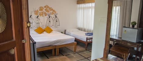 Habitación triple básica, 3 camas individuales, para no fumadores | Vista desde la habitación