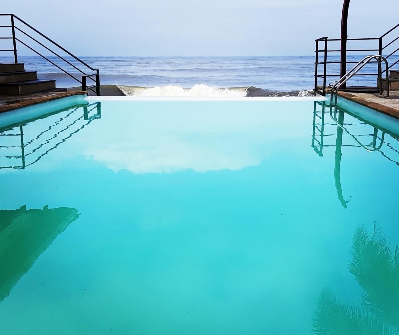 Outdoor pool, an infinity pool