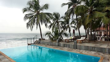 Outdoor pool, an infinity pool