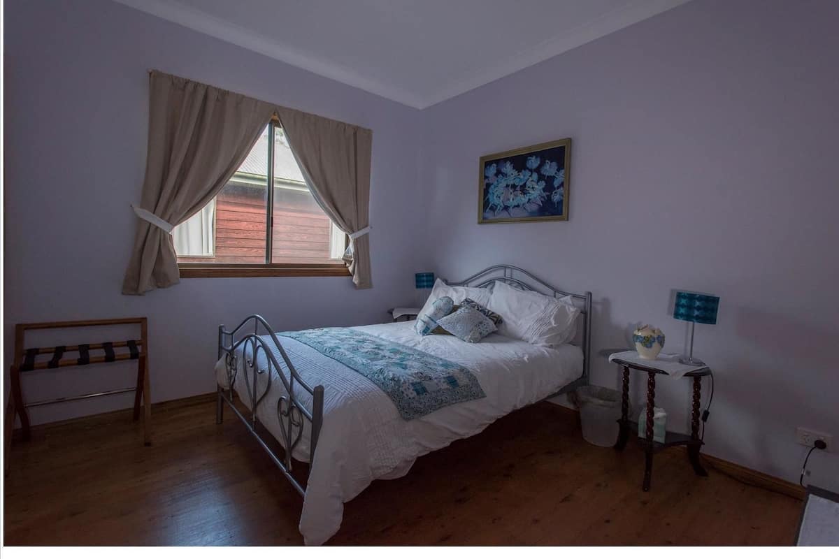 Premium bedding, in-room safe, individually decorated