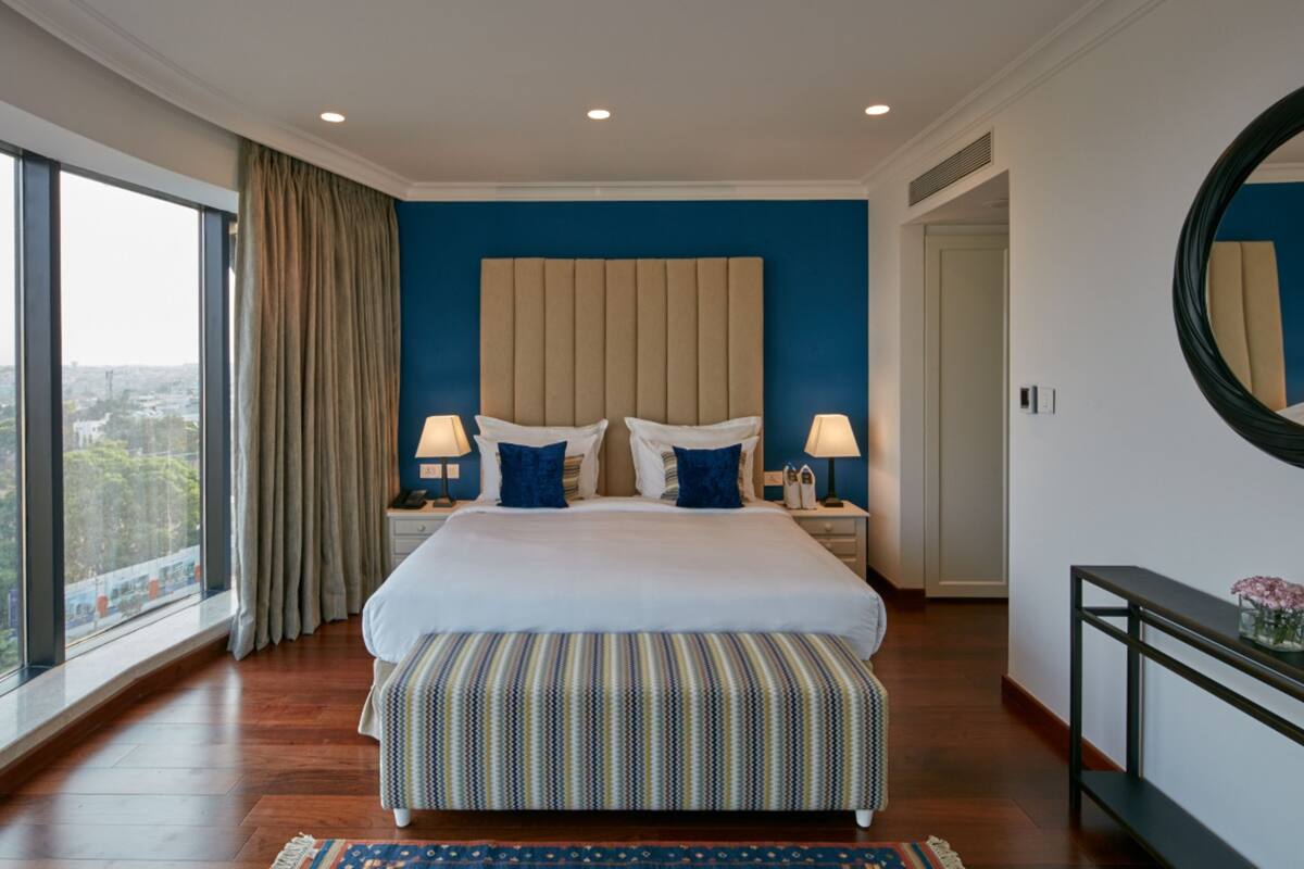 Library Suite | Bộ đồ giường cao cấp, minibar, két bảo mật tại phòng, bàn 