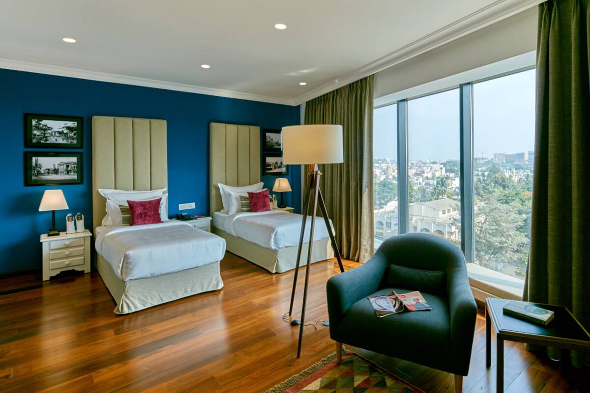Junior Twin suite | Bộ đồ giường cao cấp, minibar, két bảo mật tại phòng, bàn 