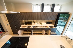 House, 3 Bedrooms, Non Smoking | Private kitchenette | Full-size fridge, microwave, oven, stovetop - La Cachette (Hakodate)