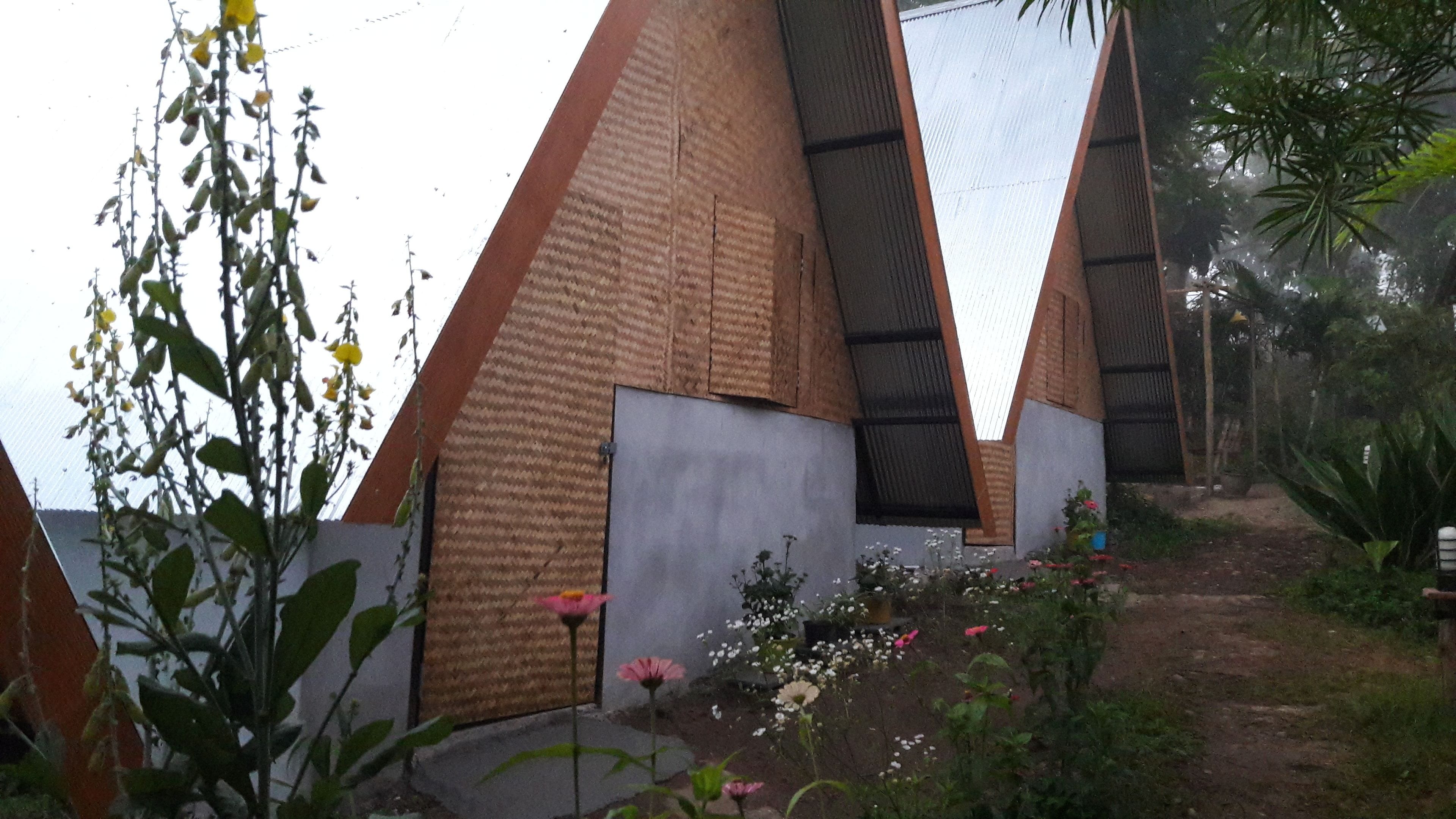 Hut Fan with Shared Bathroom | Skrivbord, mörkläggningsgardiner, gratis wi-fi och sängkläder