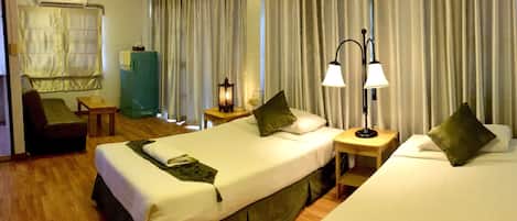 Standard Twin Room | Minibar, in-room safe, desk, rollaway beds