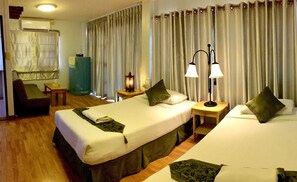 Minibar, in-room safe, desk, free WiFi - Phunyanuch Hotel (Hua Hin)