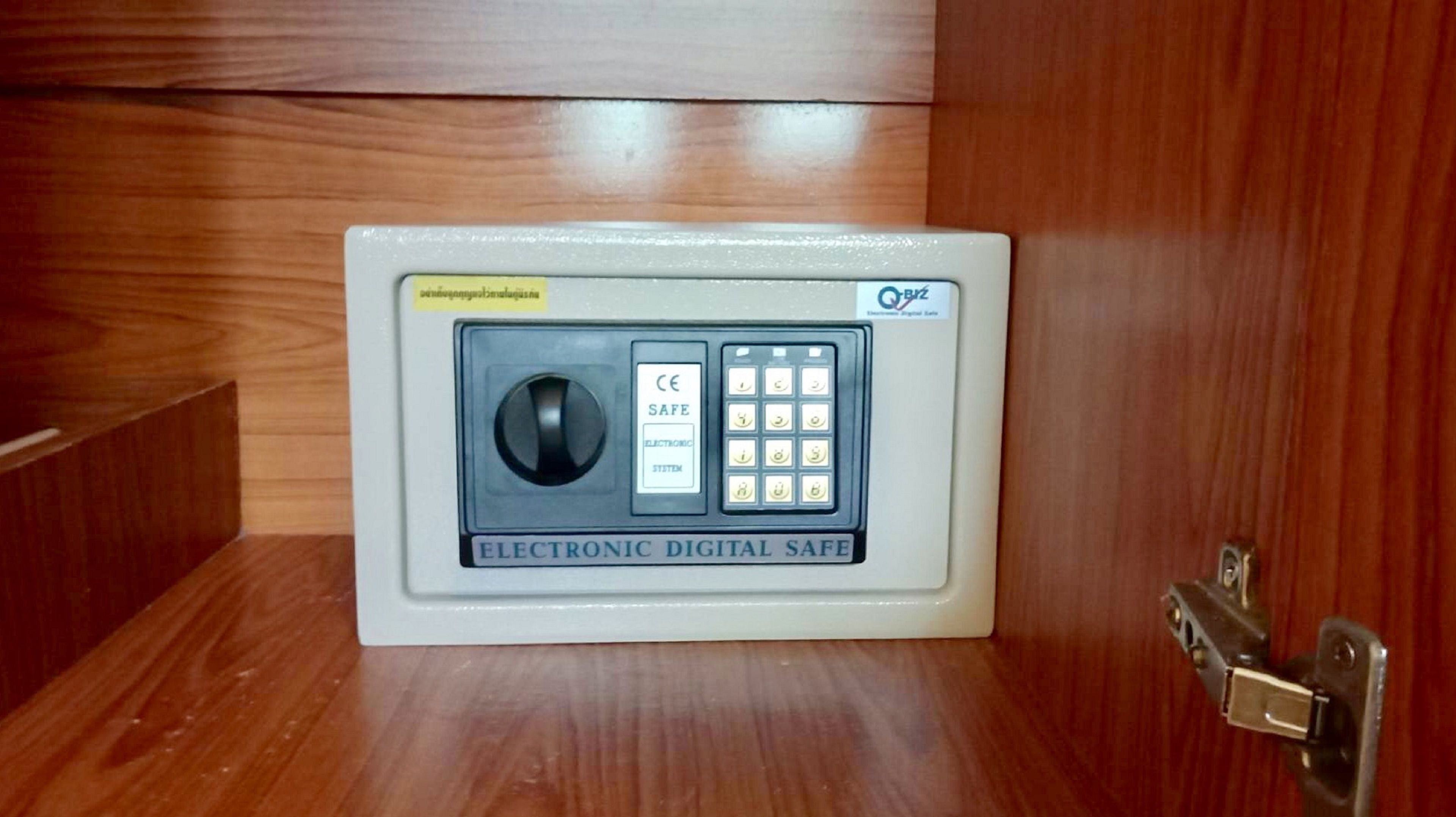 A safe with a keypad and a dial lock.