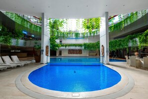 Indoor pool, outdoor pool, pool umbrellas, pool loungers - Rubi Hotel (Alanya)