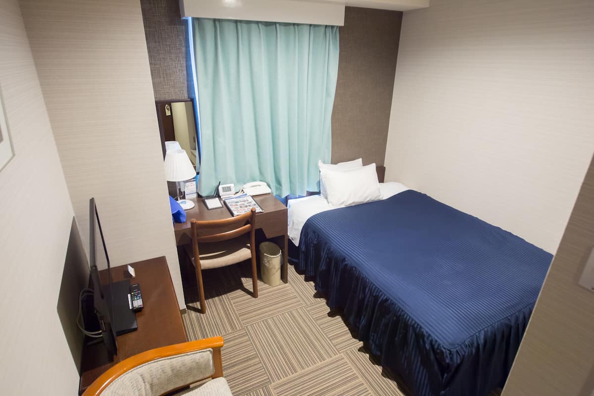 Desk, blackout drapes, iron/ironing board, free WiFi
