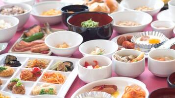 朝食 (ビュッフェ)、毎日提供 (無料)