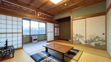 Japanese Style Room with Shared Bathroom | Free WiFi, bed sheets