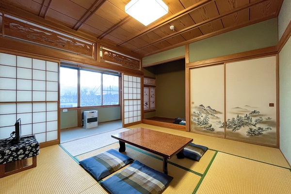 Japanese Style Room with Shared Bathroom | Free WiFi, bed sheets