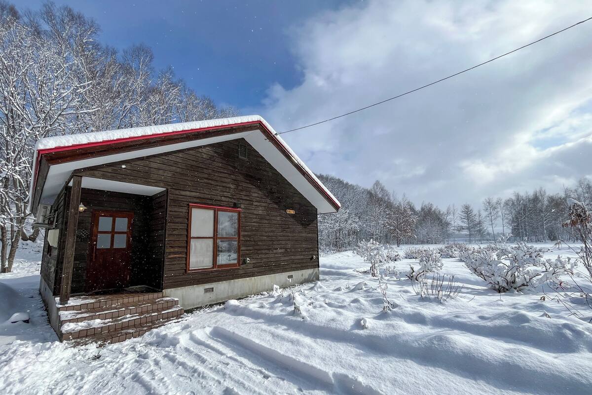 Japanese-style Bungalow, Non Smoking, Private Bathroom | Free WiFi, bed sheets