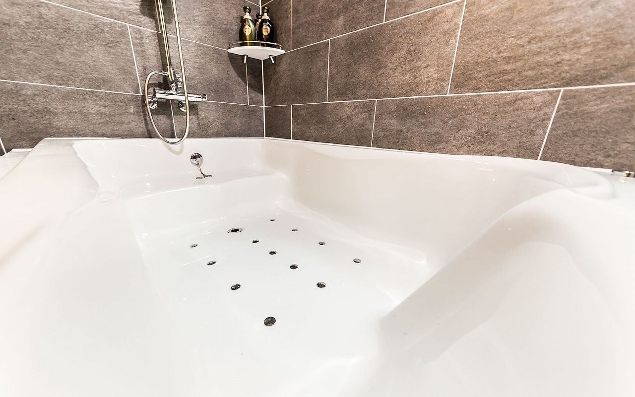 junior suite (netflix available) | jetted bathtub