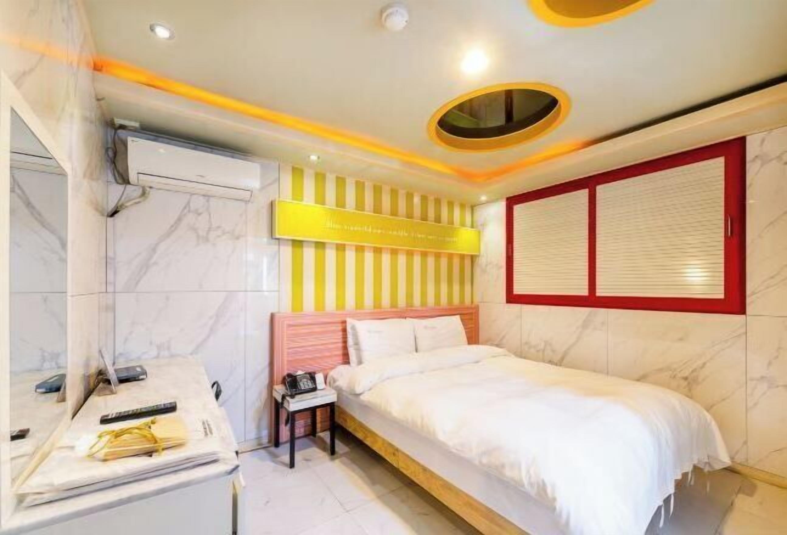 Luxe beddengoed, donsdekens, individueel gedecoreerd, gratis wifi