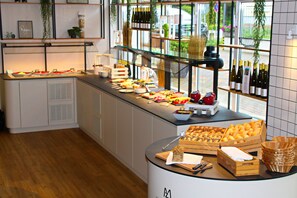Breakfast buffet - Hotel Meerzeit Binz (Binz)