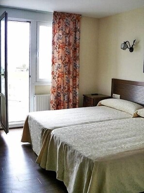 Superior-Doppel- oder -Zweibettzimmer, Meerblick | Minibar, Schreibtisch, schallisolierte Zimmer, Babybetten