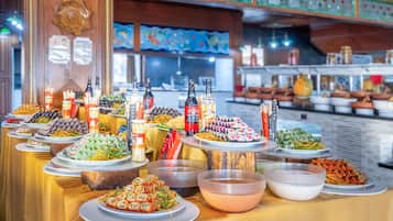 2 間餐廳,供應早餐、午餐和晚餐,國際料理