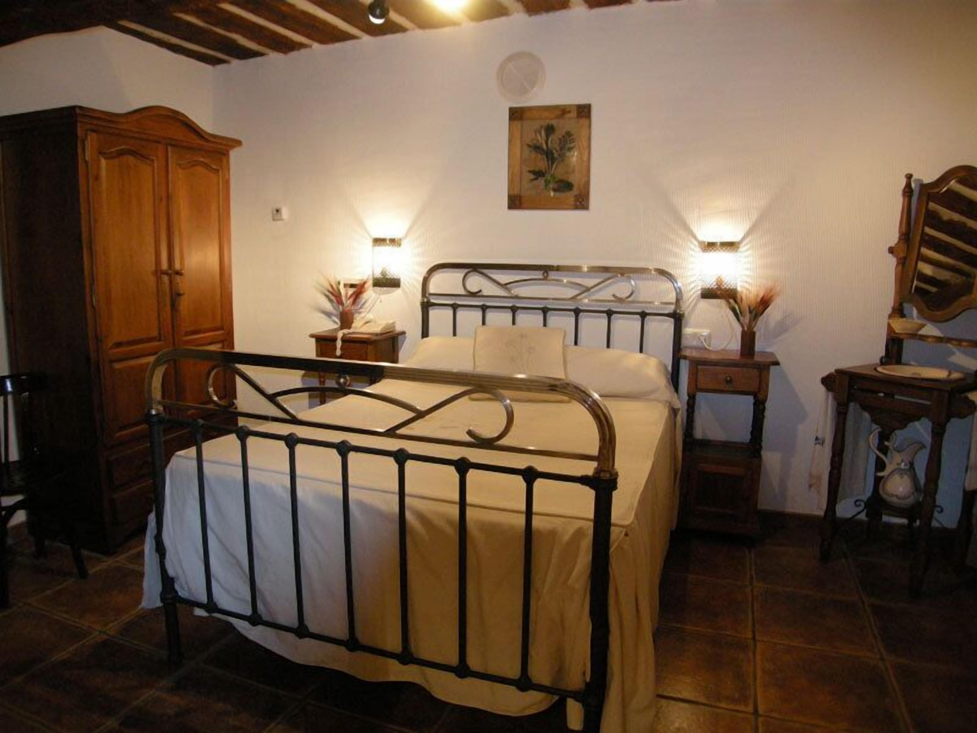 Habitación con 1 cama doble o 2 individuales | Escritorio, cortinas opacas, tabla de planchar con plancha