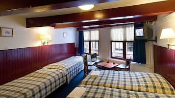 5 person room with shared bathroom | Free WiFi, bed sheets