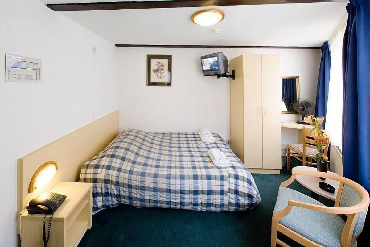 Double or Twin Room | Desk, blackout drapes, cribs (free), rollaway beds (surcharge)
