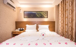 Minibar, escritorio, cortinas blackout y sistema de insonorización 