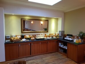 Free daily buffet breakfast
