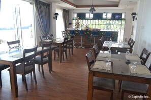 Frokost, lunsj og middag serveres, internasjonale retter 