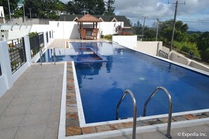 Utendørsbasseng og bassengtelt (inkludert)