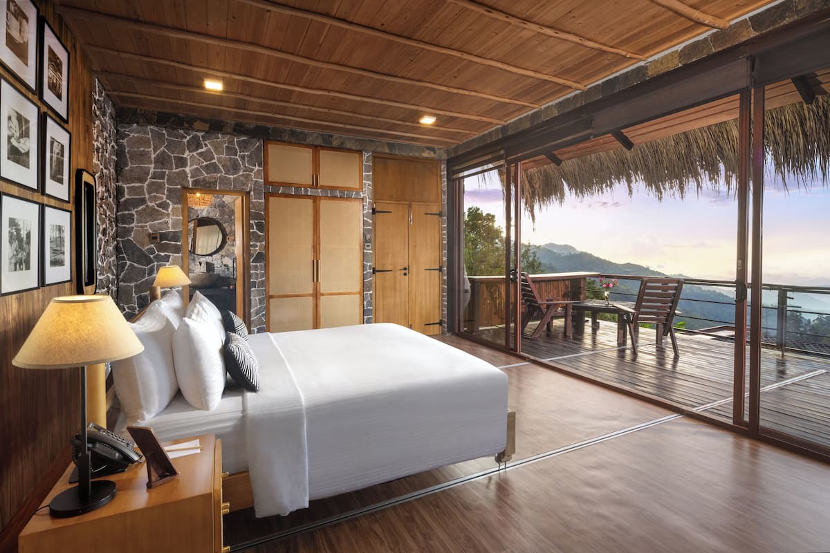 Habitación Royal doble, vistas a la montaña | Ropa de cama de alta calidad, minibar, caja fuerte y escritorio